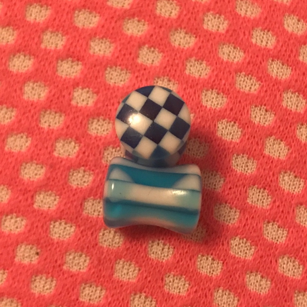 blue checkered plugs